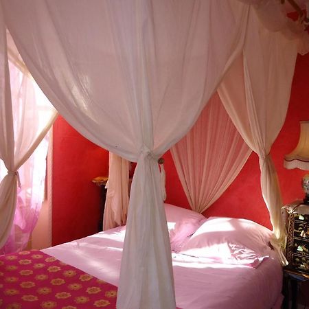 Logis Deritel Bed & Breakfast Montsurs Luaran gambar