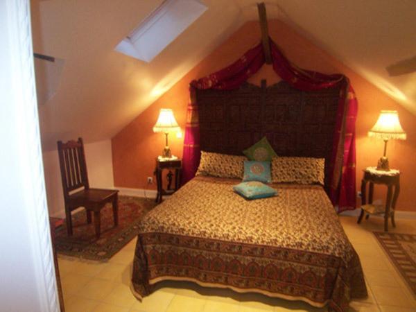 Logis Deritel Bed & Breakfast Montsurs Bilik gambar